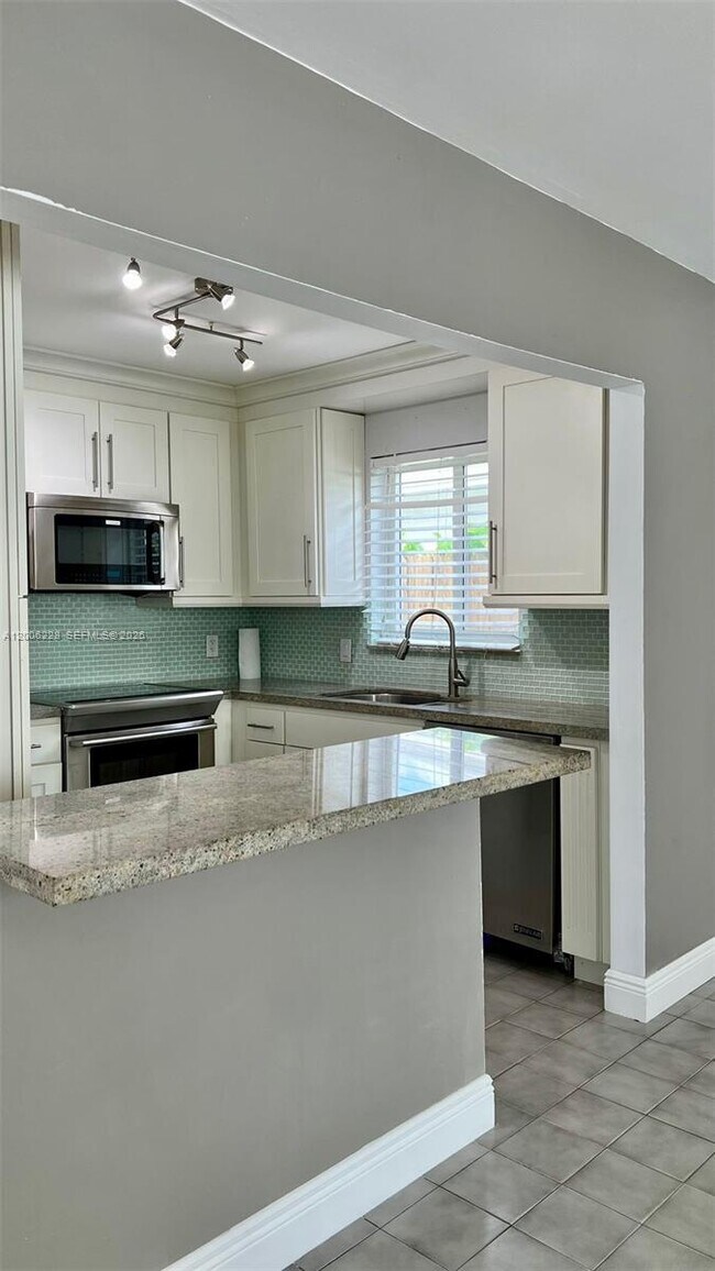 Building Photo - 2036 SW 57th Ct
