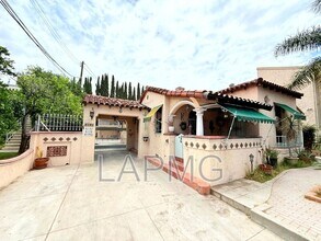 Building Photo - 6130 Whitsett Ave