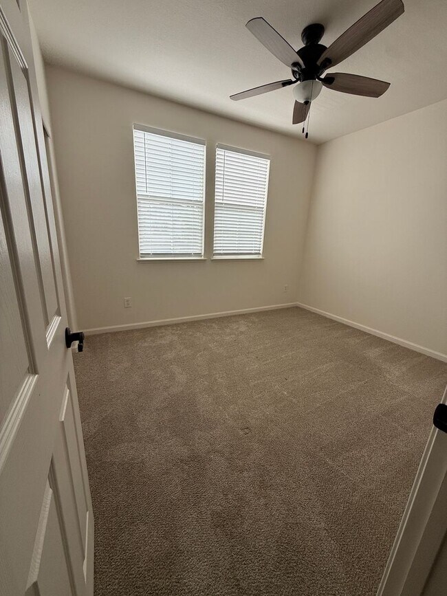 Foto del edificio - 3 Bedroom, 3.