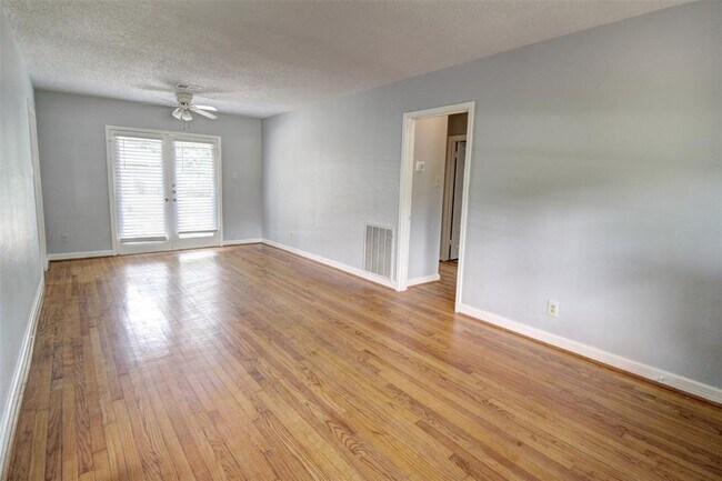 Building Photo - 950 Lamonte Ln