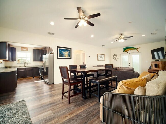 Building Photo - 1157 Basque Ln