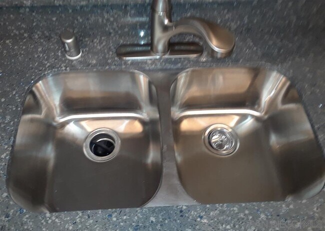 Foto del edificio - 147 W Glaucus St