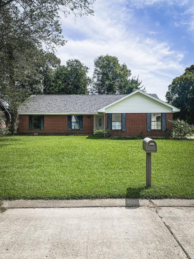 Building Photo - 200 Timberwood Dr