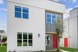 Building Photo - 13588 Ella Blvd