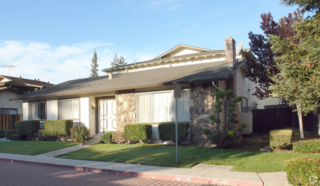 Building Photo - 1053 Reed Terrace