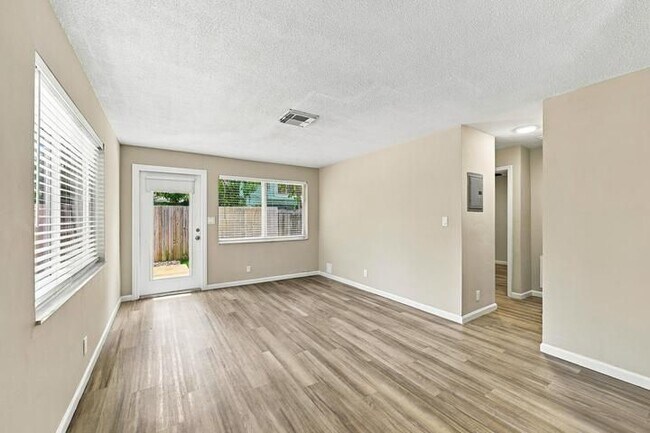 Foto del edificio - 1720 NE 8th Ave