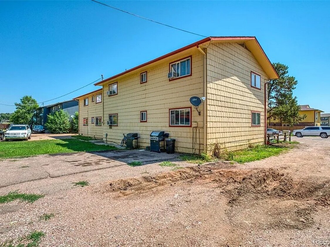 Foto del edificio - 4240 Loomis Ave