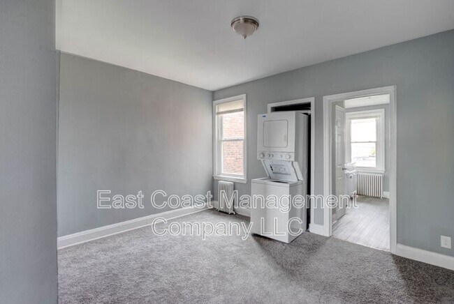 Building Photo - 1314 N Kenwood Ave
