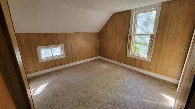 Building Photo - 661 Summit Ct