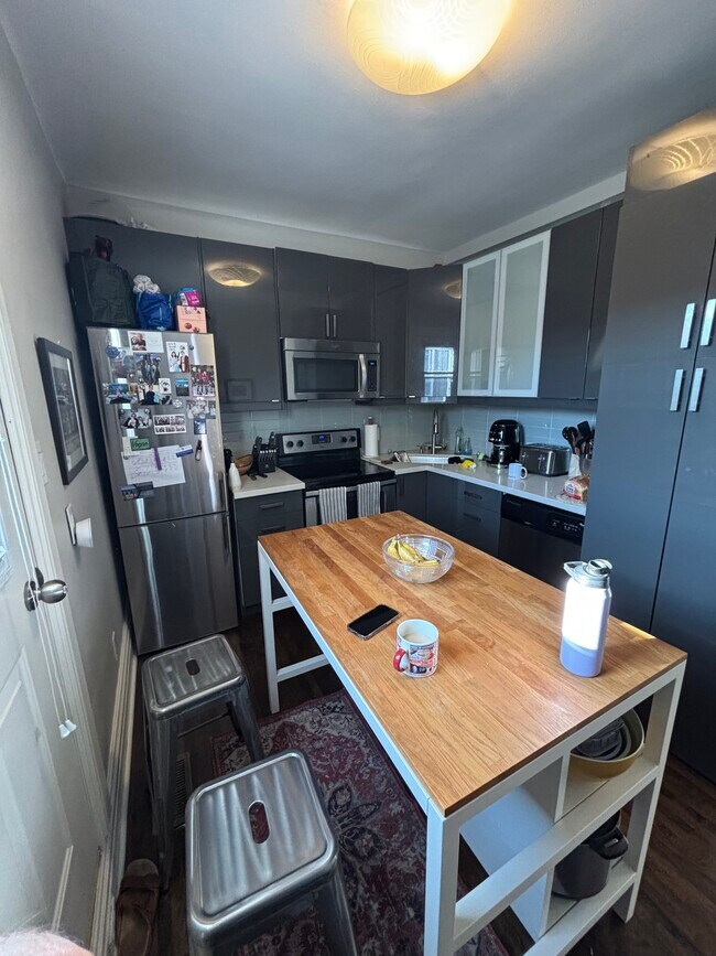 Photo du bâtiment - Beautifully renovated 2 bedroom apartment.