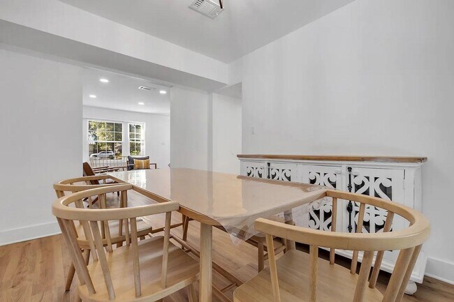 Foto del edificio - 246 Intrepid Ct