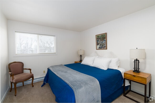 2BR, 1BA - 850SF - King Bedroom - Furnished Housing Moscow