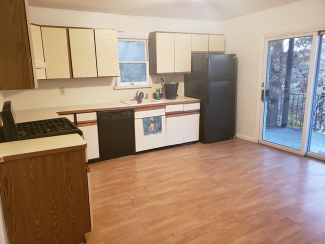 Kitchen - 47 Leroy Ave