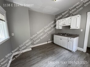 Building Photo - 1138 E 114th St
