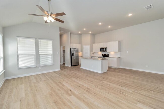 Building Photo - 1020 Staglin St