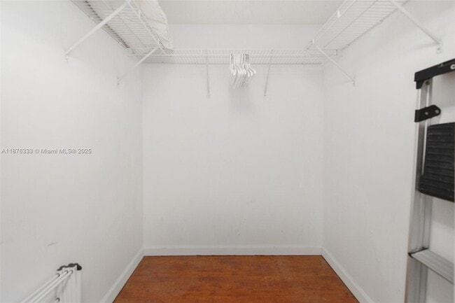 Building Photo - 1200 Brickell Bay Dr
