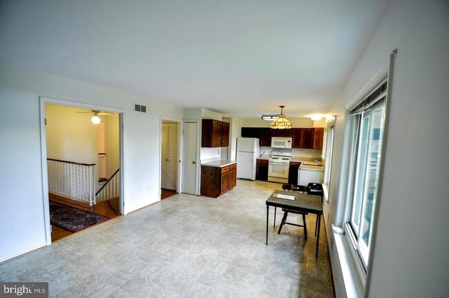 Building Photo - 2818 Oakton Manor Ct