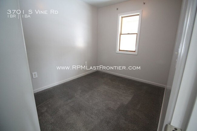 Building Photo - 3701 Vine Rd
