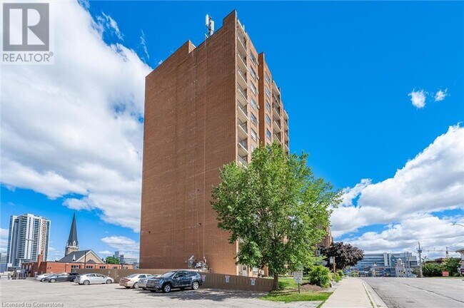 Building Photo - 64 Benton St