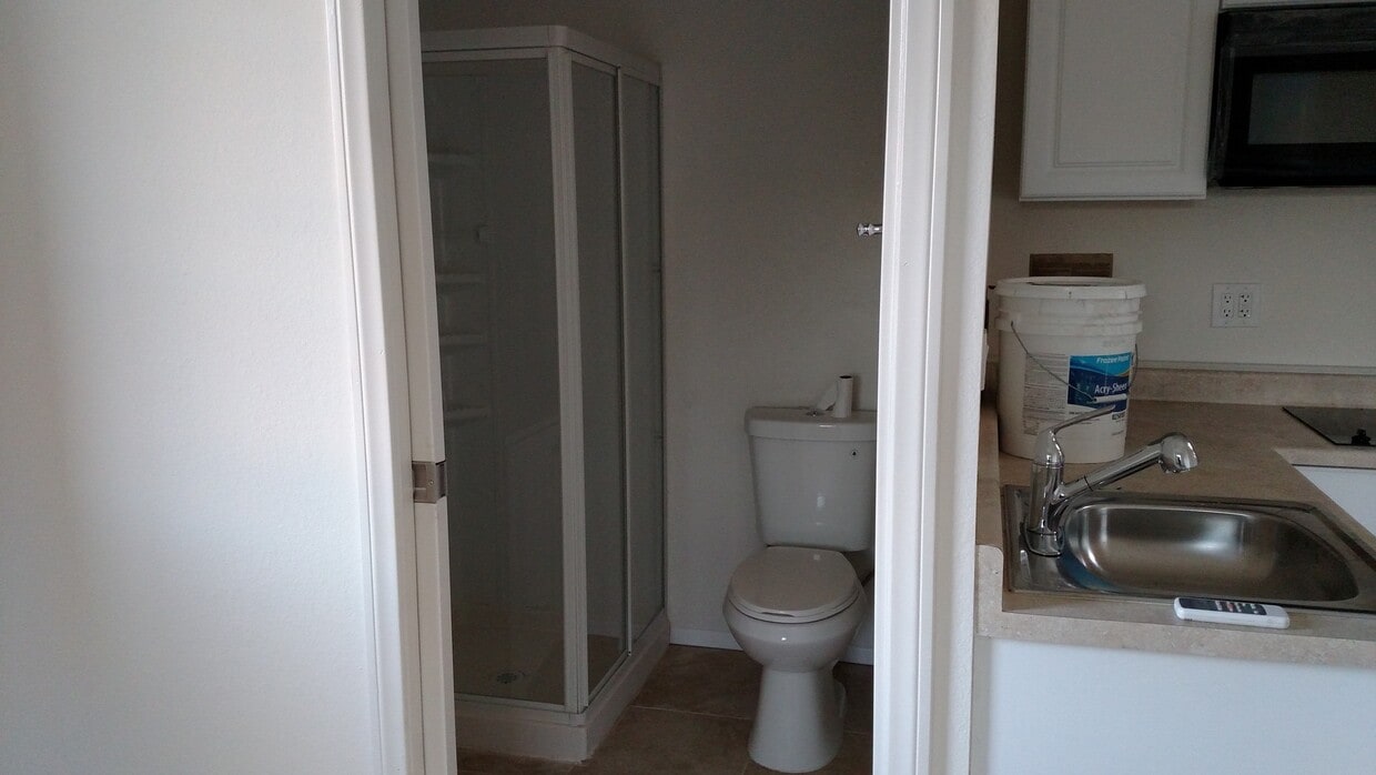 Foto principal - 1 Bedroom, 1 Bath Casita with Private Entrance - Includes Utilities (single woman preferred)