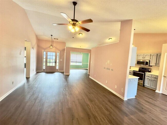 Building Photo - 705 Ridgeland Rd