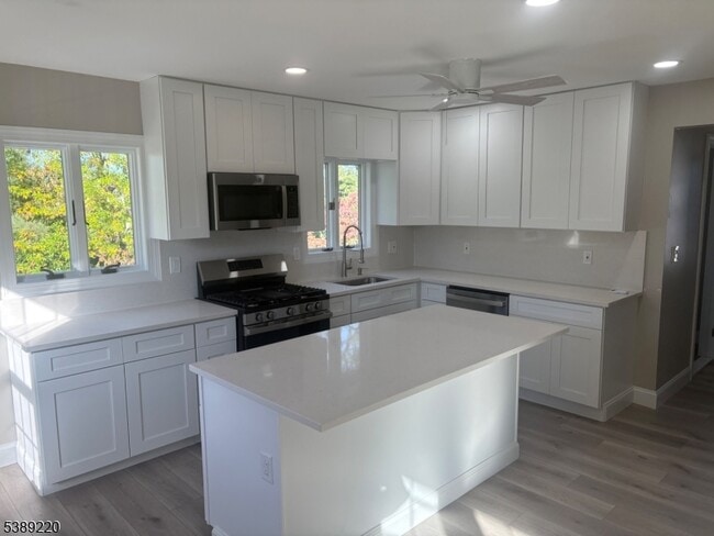 Foto del edificio - 428 Highland Ave
