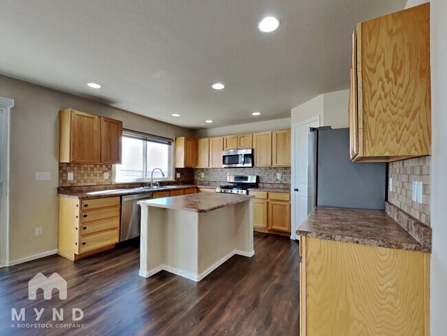 Building Photo - 6365 San Mateo Dr