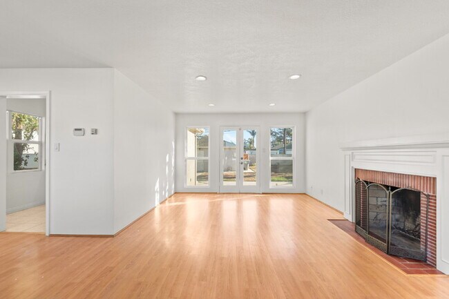 Foto del edificio - "Charming 2-Bedroom Retreat on Douglas Ave...