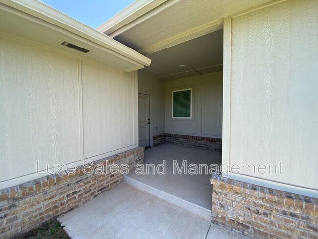 Foto del edificio - 8000 NW 110th Dr