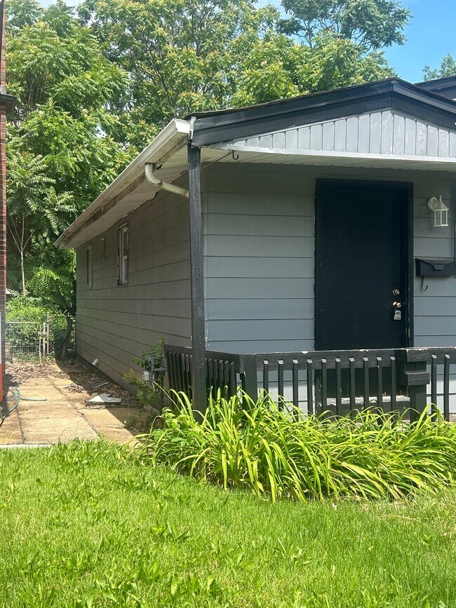 Foto del edificio - 4211 Ravenwood Ave