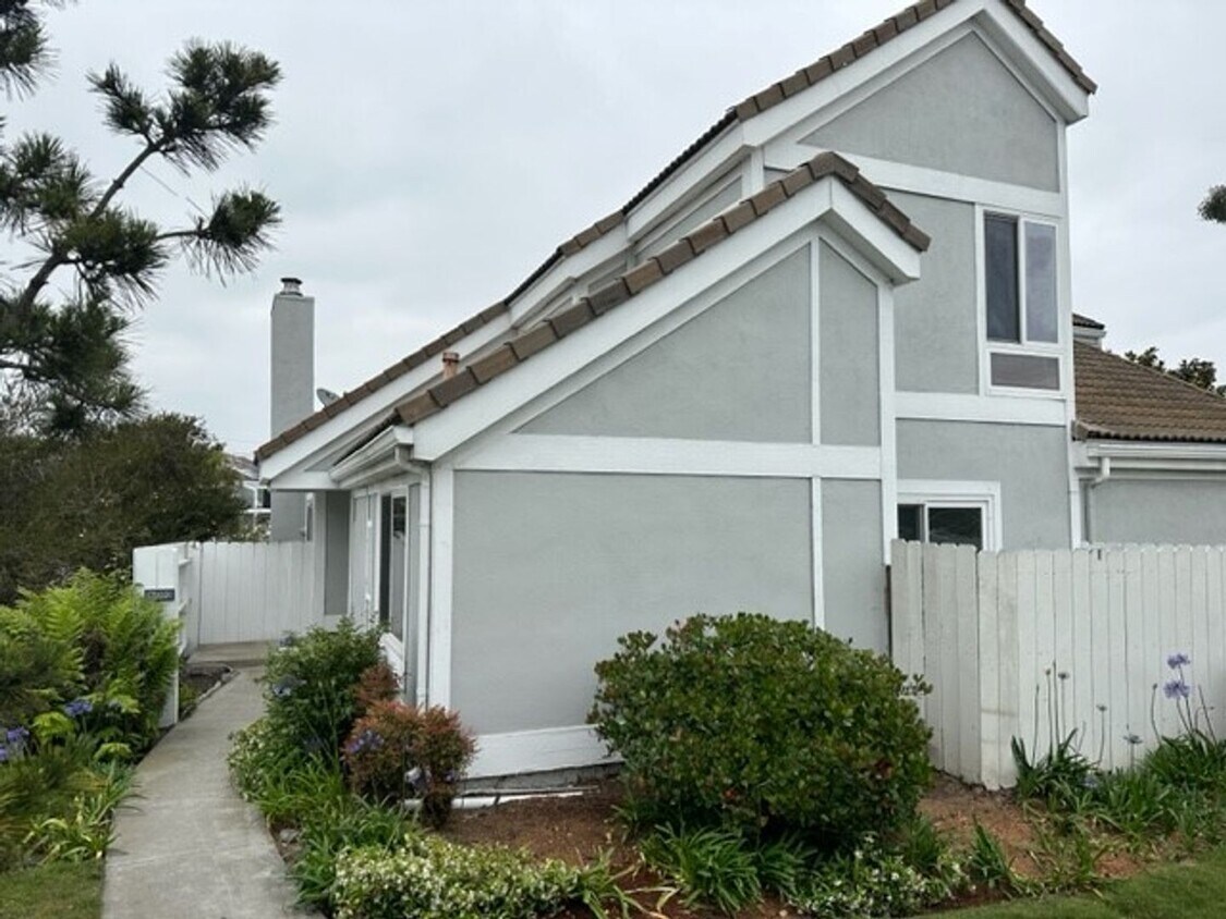 Primary Photo - Seagate Lagoons: Remodeled 4 Bedroom 3 Bat...