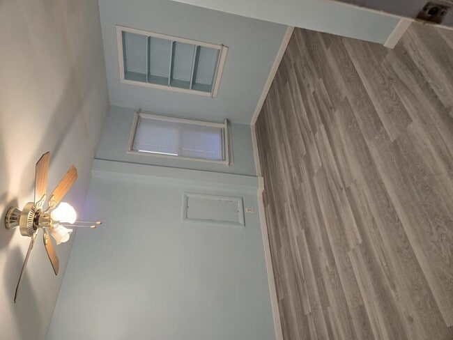 Building Photo - 1364 W Midland Rd