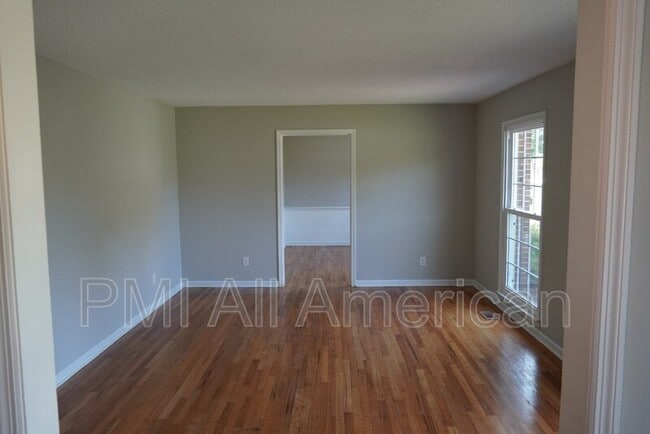 Building Photo - 622 Bedford Rd