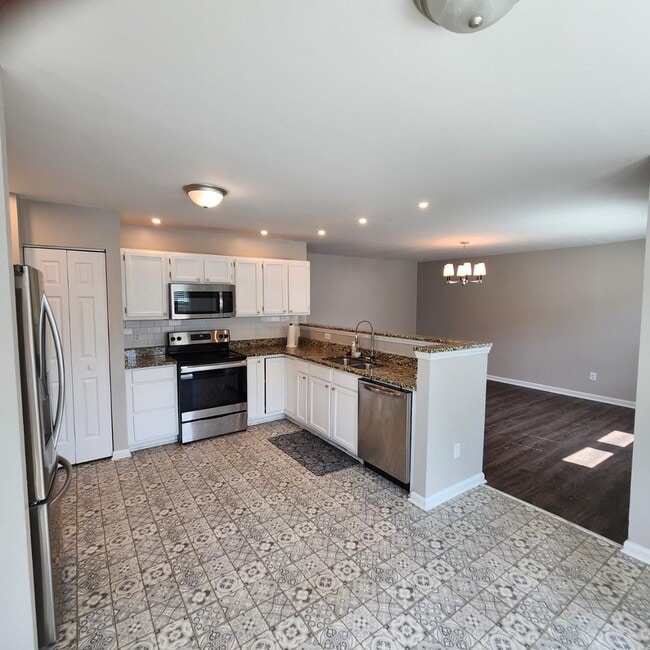 Building Photo - Charming 4 bedroom 3.5 bath home in North ...