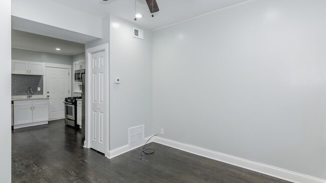 Foto del edificio - 2049 W Coulter St