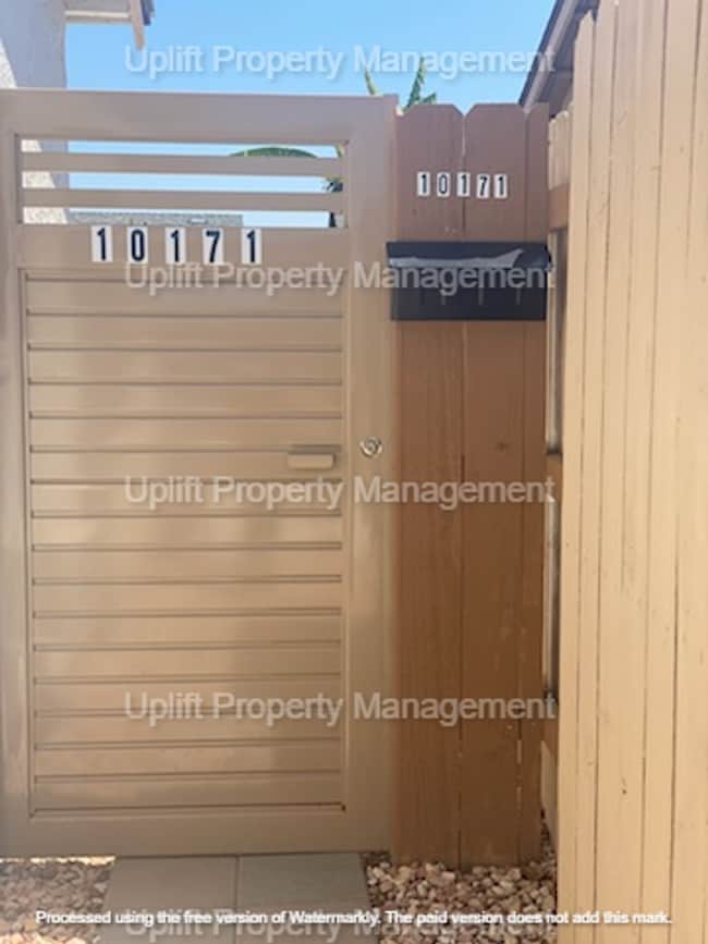 Building Photo - 2 bed, 1.5 bath Home in Mira Mesa AVAILBLE...