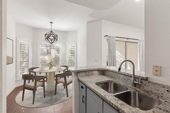 Foto del edificio - 6000 Shepherd Mountain Cove