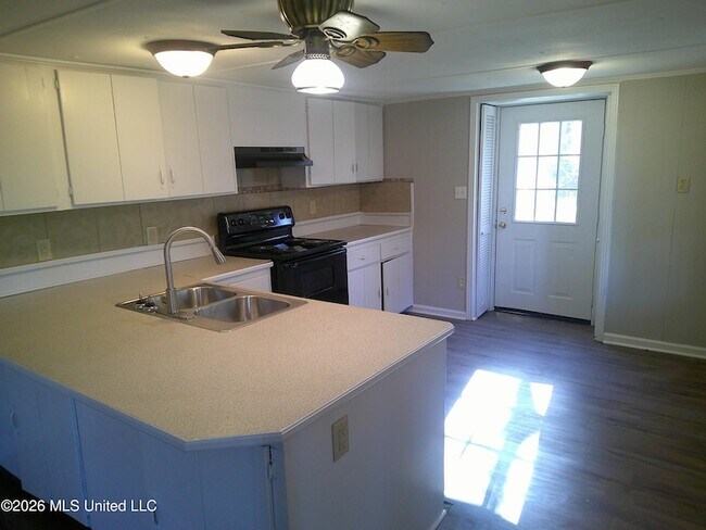 Foto del edificio - 779 Ridge Crest Dr