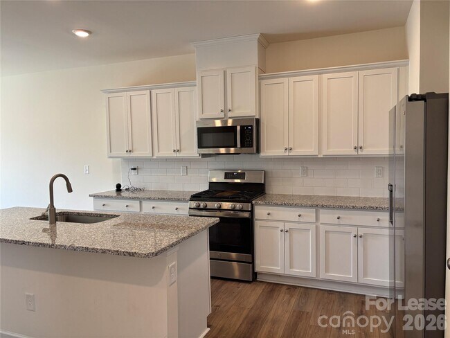 Foto del edificio - 5211 Maynard Hl Dr