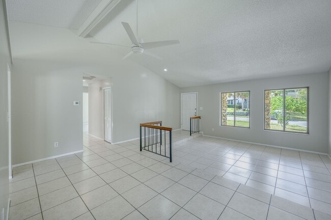 Building Photo - Beautiful 3 bed/ 2 bath home FOR RENT at S...