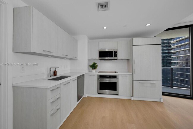 Foto del edificio - 45 SW 9th St