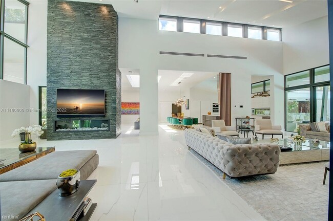 Foto del edificio - 7 br, 6 bath House - 6783 SW 104th St