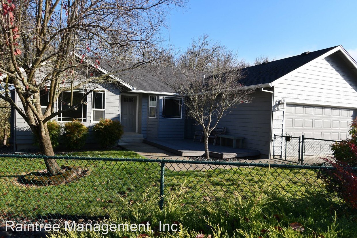 Foto principal - 3 br, 2 bath House - 485 SE Clearwater Ct