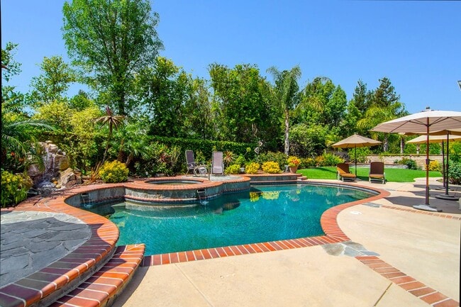 Building Photo - 29360 Castlehill Dr