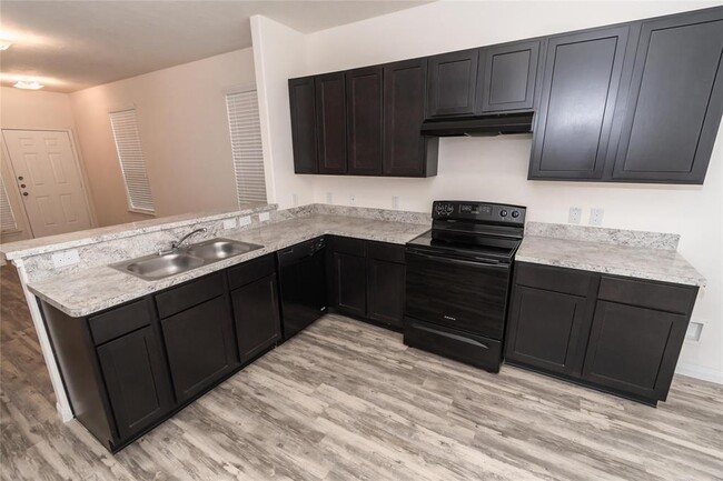 Building Photo - 3927 Lexington Manor Ct