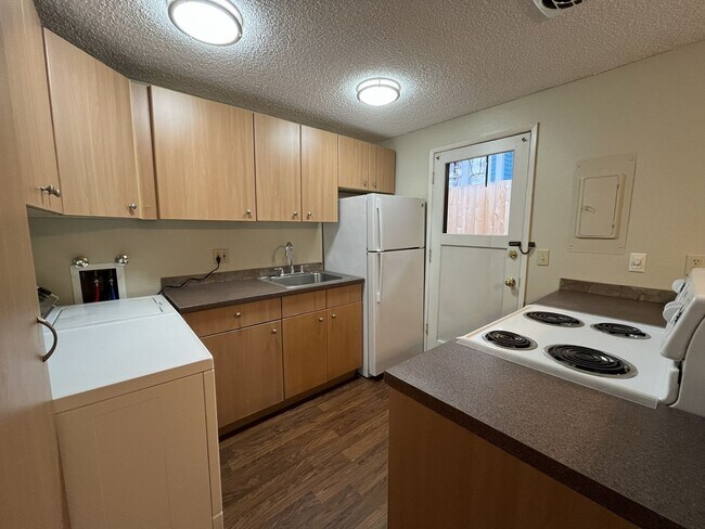 Foto del edificio - Bright 2-Bedroom Home with Open Living Area & Spacious Bedrooms