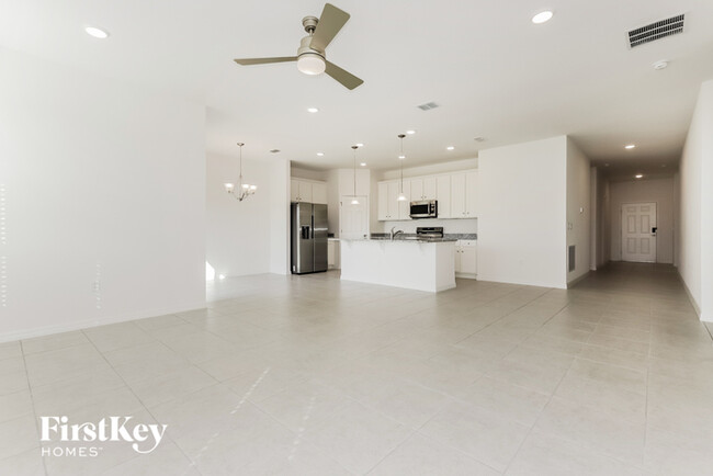 Building Photo - 613 Crown Rose Dr