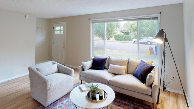 Photo - 3535 N Borthwick Ave Townhome