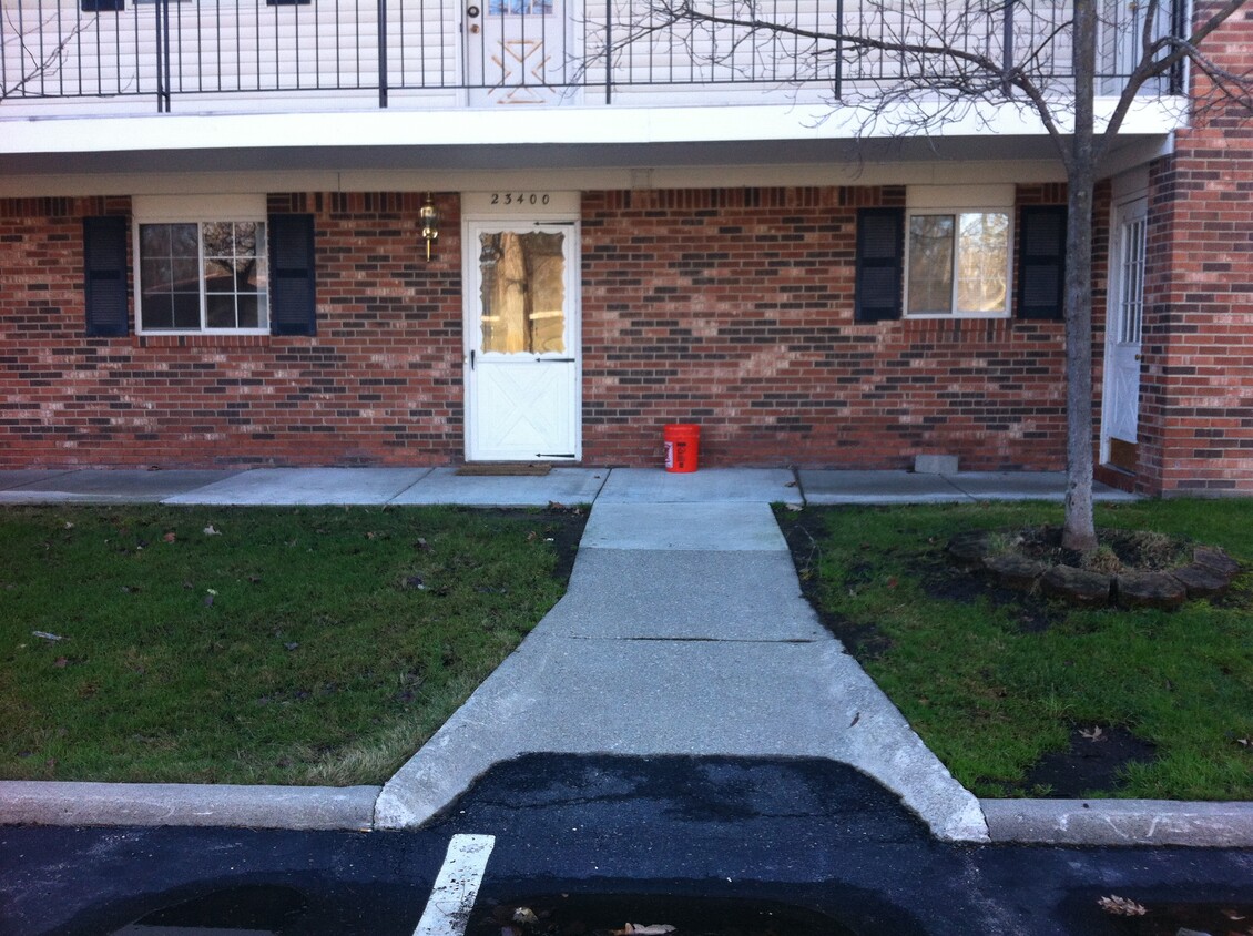Street view - 23400 Middlebelt Rd