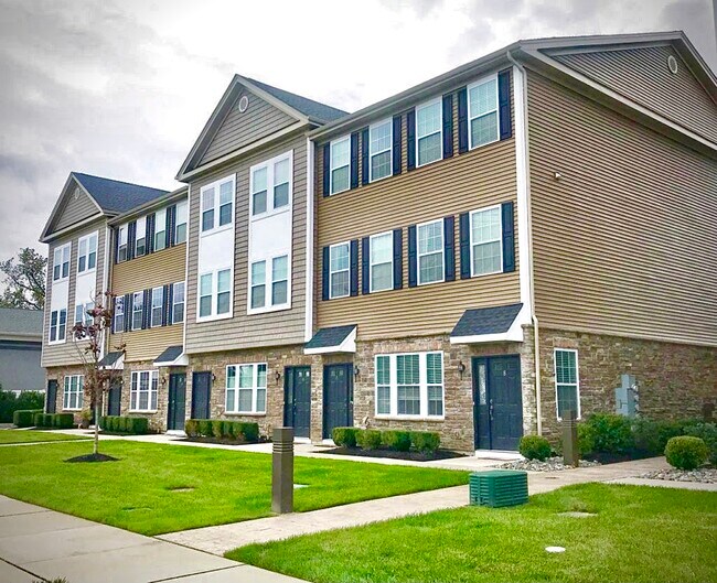 Hermoso y limpio condominio - 99 Steiner Ave